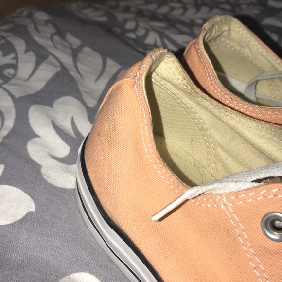 Converses - Picture 2 of 2